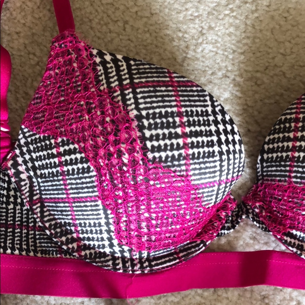 VS bras - Picture 3 of 3